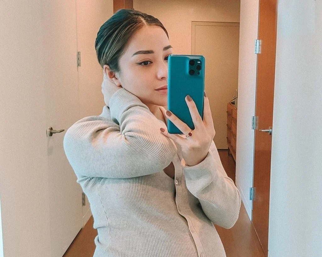 Nikita Willy tersenyum bahagia saat mengandung buah hati pertamanya