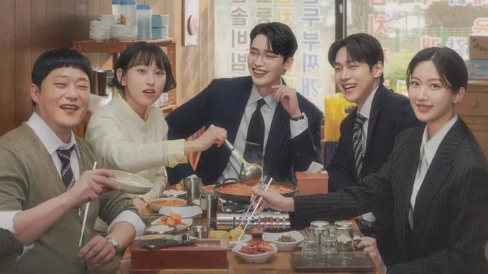 Lee Jong Suk dan Moon Ga Young dalam drama Law and The City